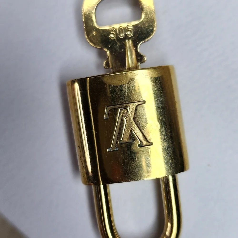 Louis vuitton lock - Picture 3 of 6